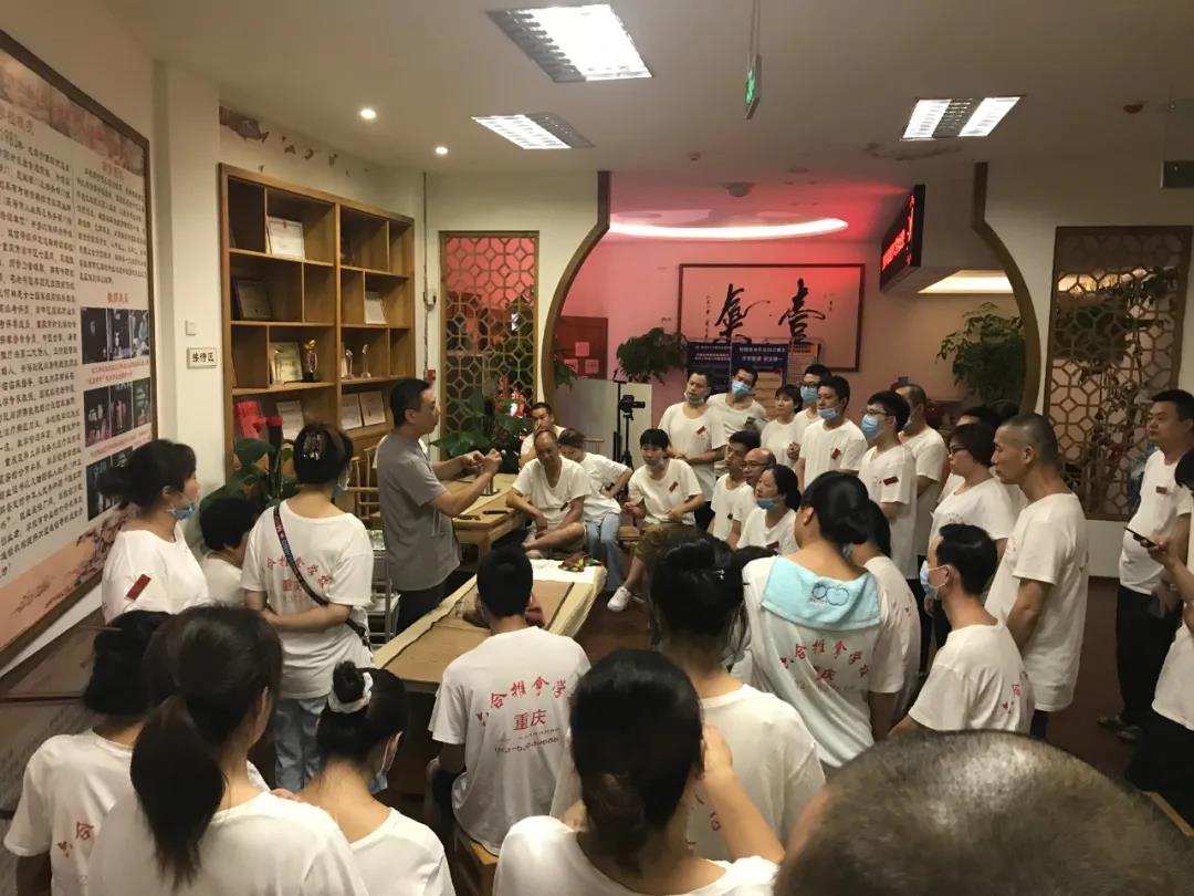 重慶到哪里學(xué)小兒推拿？哪個(gè)學(xué)校有短期培訓(xùn)班？