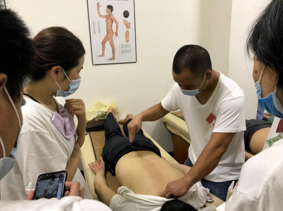 重慶到哪里學(xué)小兒推拿？哪個(gè)學(xué)校有短期培訓(xùn)班？