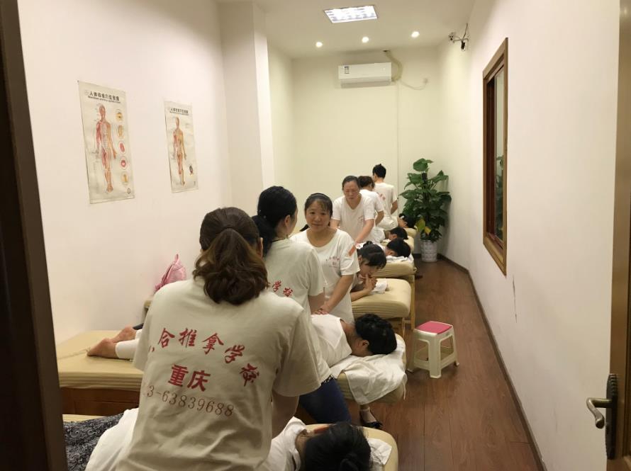 你知道怎么找按摩穴位嗎？中醫推拿培訓學校來教你