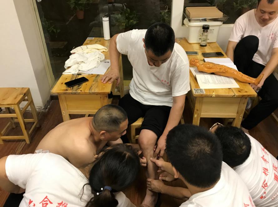 春節將至，學幾個穴位，養護好胃部健康